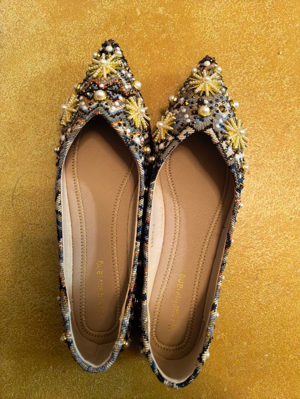 Women's French ethnic style pointed-toe flat shoes with rhinestones and soft sol